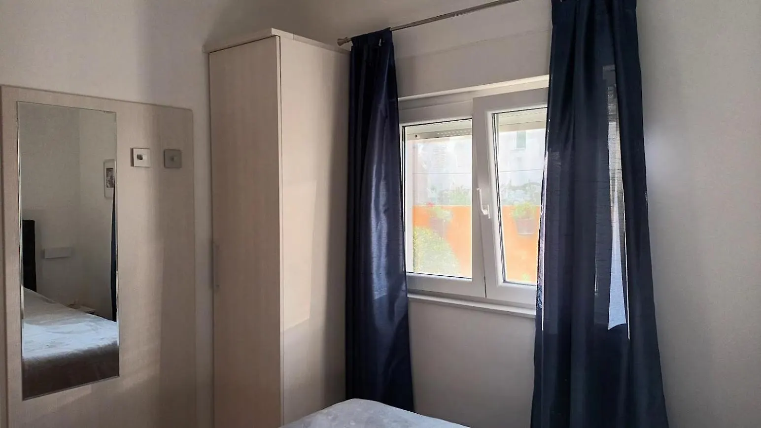 Apartman Sandra -Private Parking And Garden 자다르